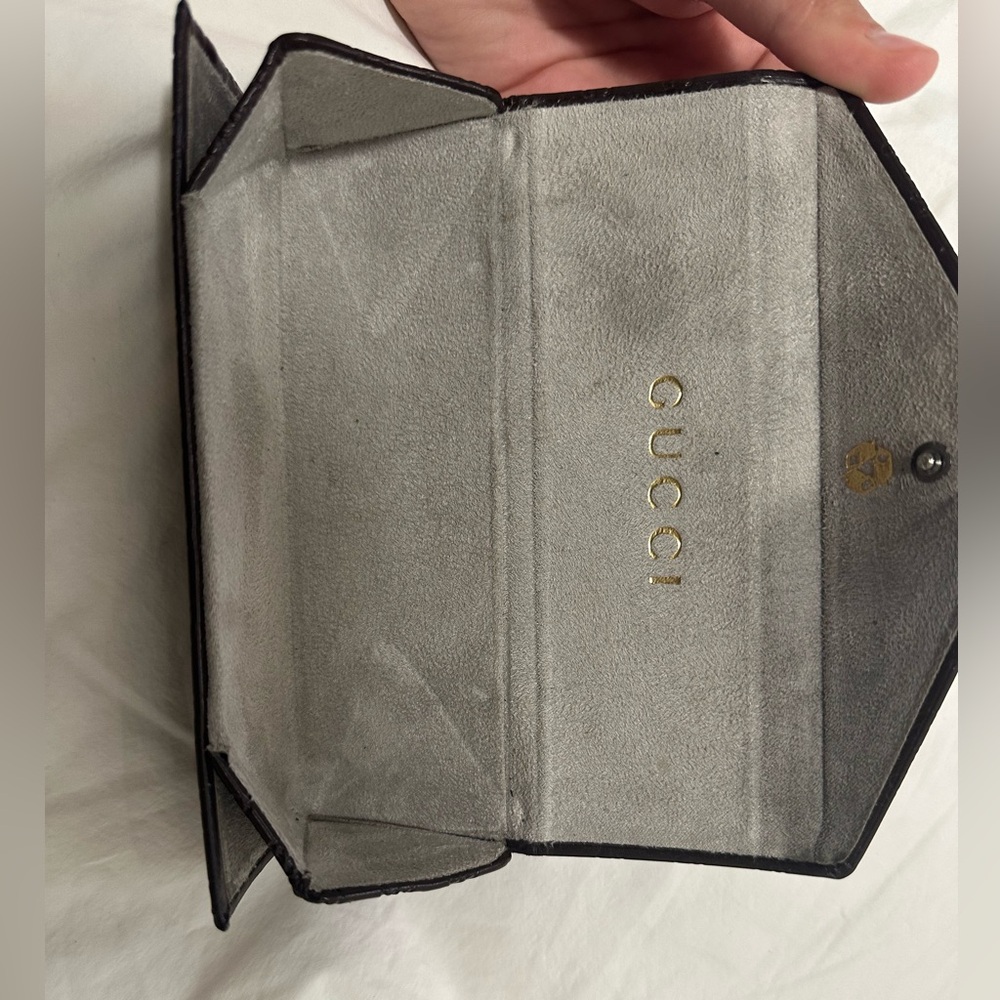 Gucci dark brown foldable glasses case. - Picture 6 of 7